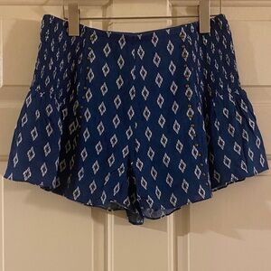 NWOT Moon River High Waist Blue Patterned Shorts, Size L
